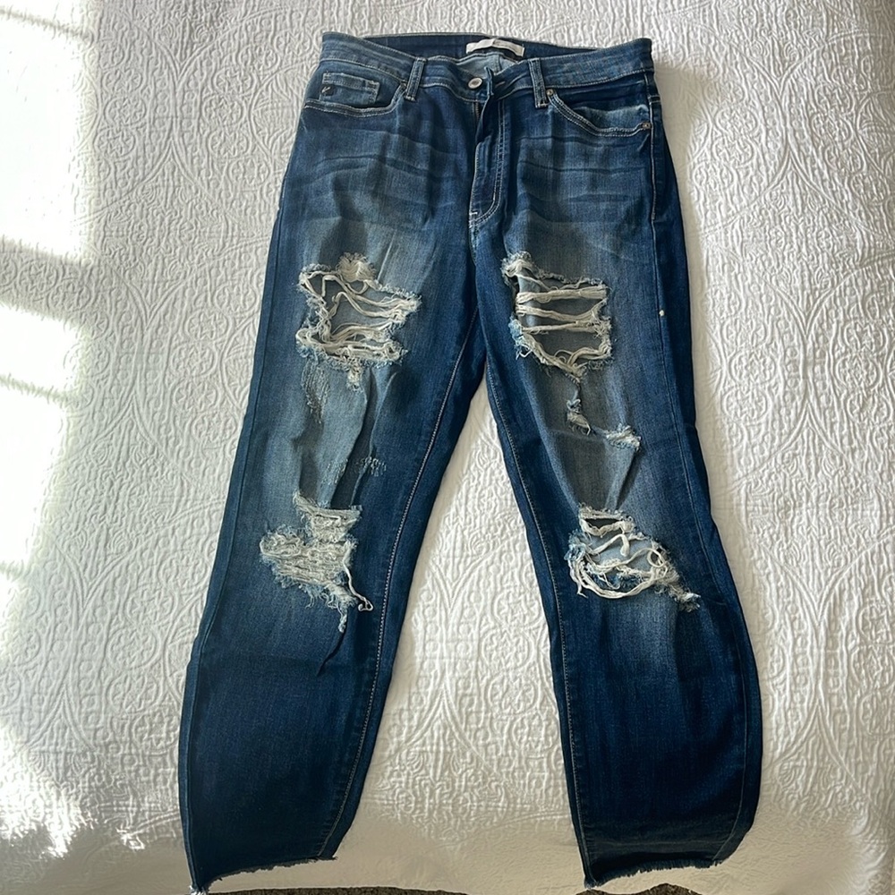 KanCan ripped jeans. Size W11/29. Dark wash